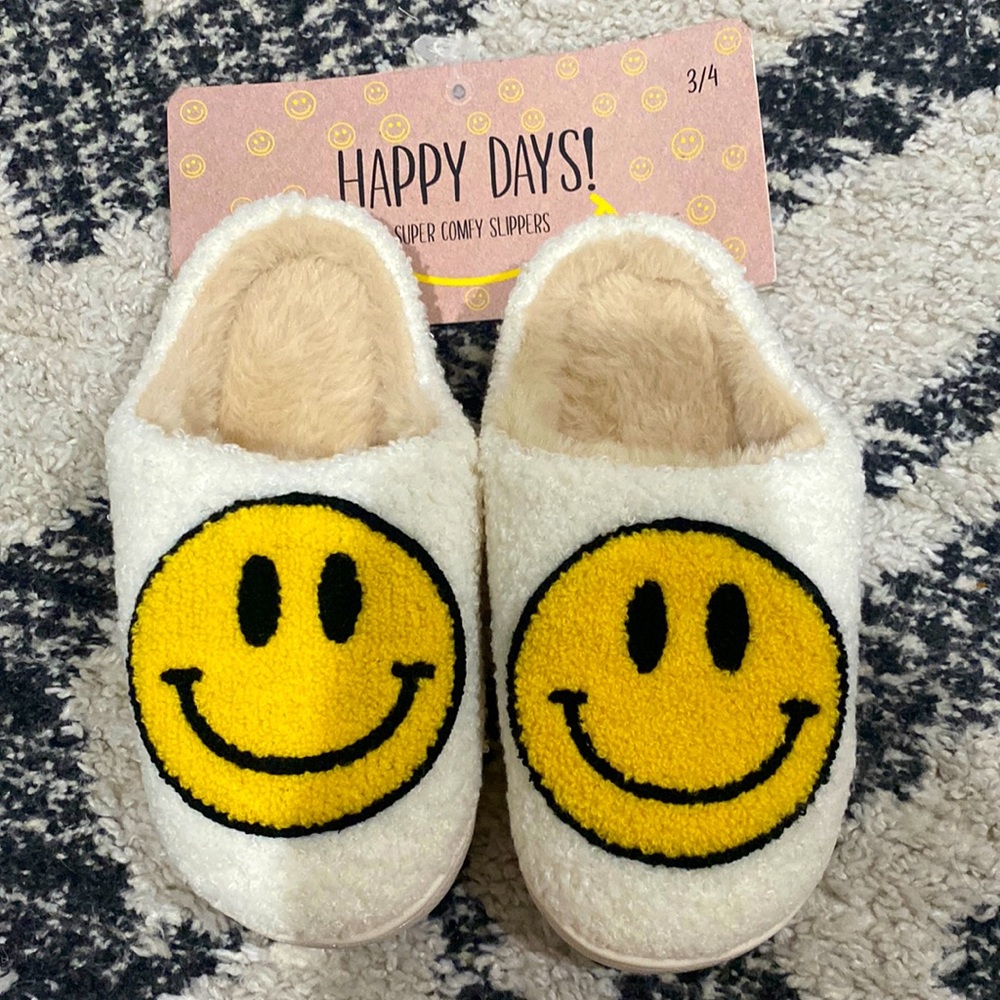 Never worn! Perfect condition! Adorable kids slippers size US 3/4